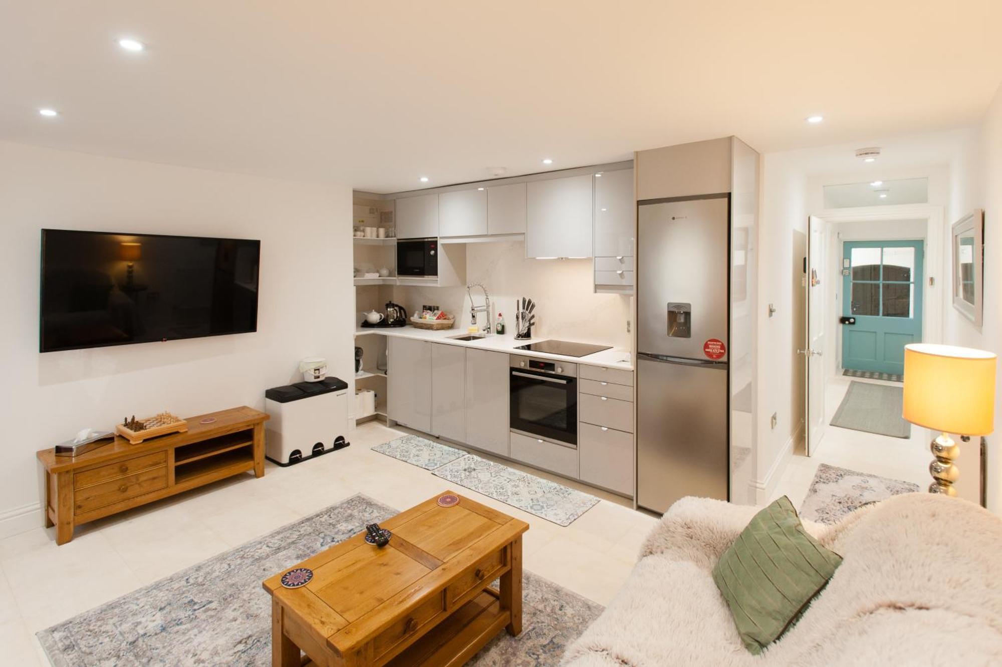 Town Centre Luxury In 21A, 21B And 21C Montpellier Terrace Available Separately Or Together, Amazing Location Opposite Montpellier Gardens كيلتنهام المظهر الخارجي الصورة