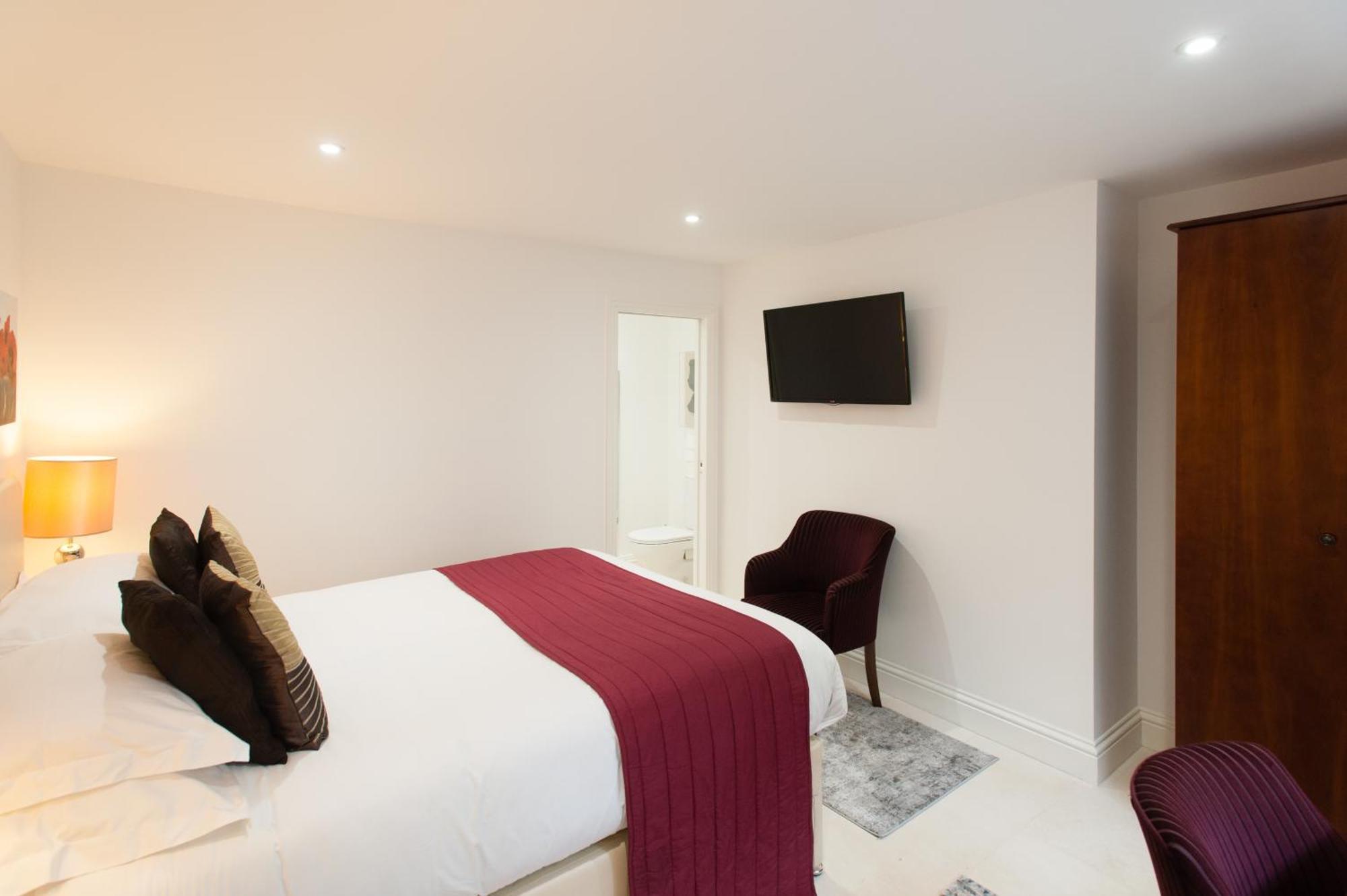 Town Centre Luxury In 21A, 21B And 21C Montpellier Terrace Available Separately Or Together, Amazing Location Opposite Montpellier Gardens كيلتنهام المظهر الخارجي الصورة